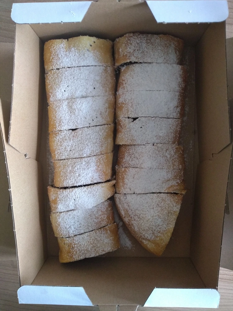 Makovo-višňová štrúdla 1,200g (celá noha, štrúdla s lístkového cesta) – Obrázok 3